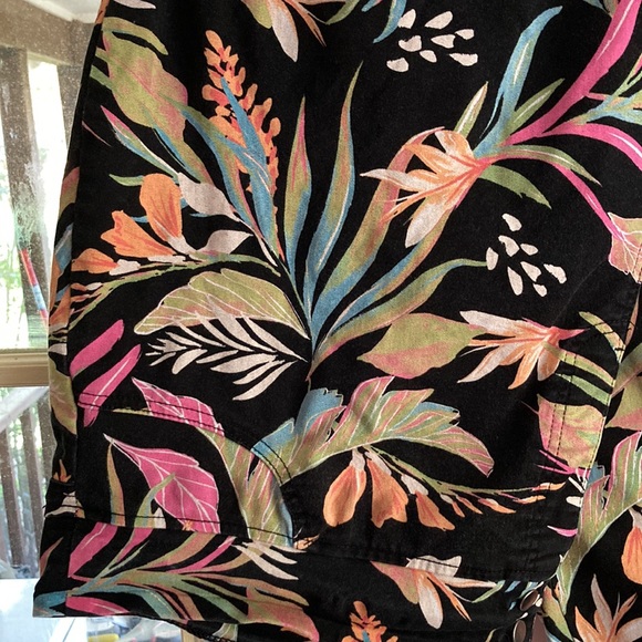 Tropical pants๐บ๐บ๐บ - Picture 5 of 17